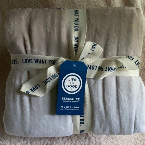 Life is good Berkshire ombré blanket NEW